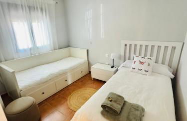 La Casa del Pueblo con piscina y barbacoa - Foto 37