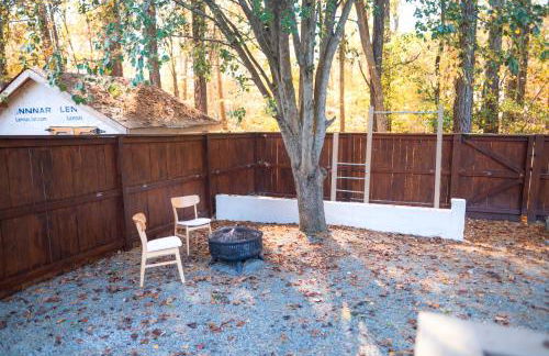 Entire home in RTP near Duke with fenced backyard - Foto 19