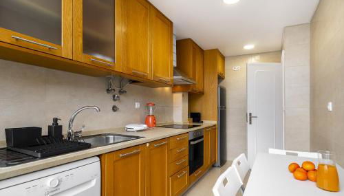 WHome Peaceful Algés Family Home away from City Noise - Photo 5, stove, dishwasher