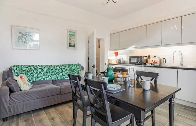 Lovely Villa 1 King 1 Double Sofa 4 Single Beds - Foto 1