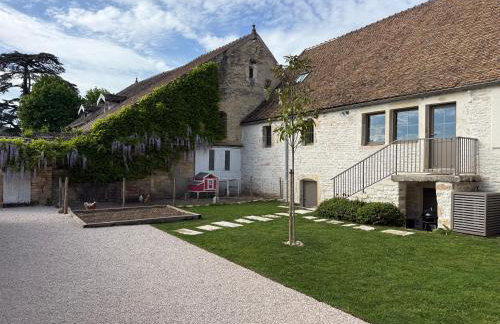 Au 8 à Meursault, Magnifique maison Bourguignonne au pied des vignes, jardin, places de parking privée - Photo 1