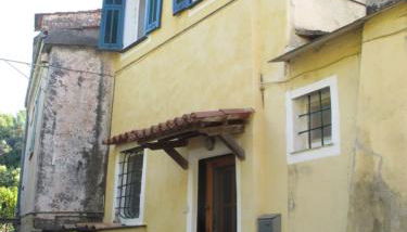 Ligurisches Rustico, umgeben von Olivenhainen am Dorfrand - Foto 4