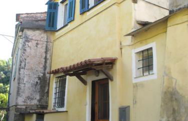 Ligurisches Rustico, umgeben von Olivenhainen am Dorfrand - Foto 4