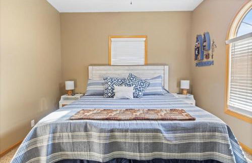 Lakefront Family Retreat w/ Views, Boat Slip - Foto 29