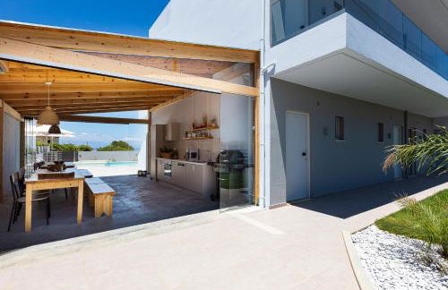 Evilio Suites, Inspired Family Retreat with Pool, Βy ThinkVilla - Foto 10