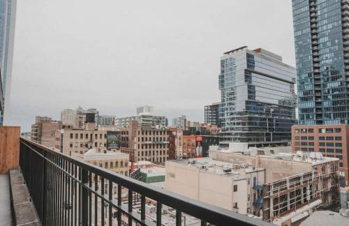 River North Private Balcony With In and Out Parking - Foto 31