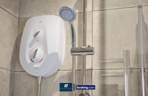 2 Bed House By Southern Stays Short Lets & Serviced Accommodation Bournemouth With Parking - Relocation & Family, 1km From The Beach - Photo 42