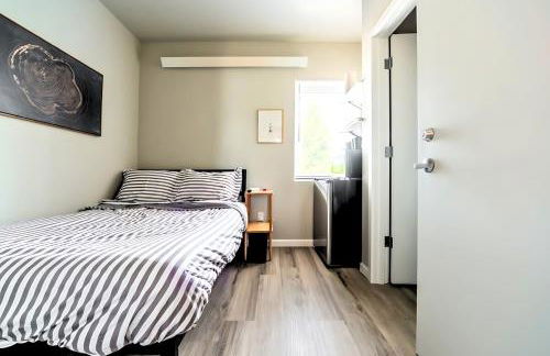 Cozy Micro Suite Unit 4 Sleeps 2 Minutes to Downtown - Foto 9