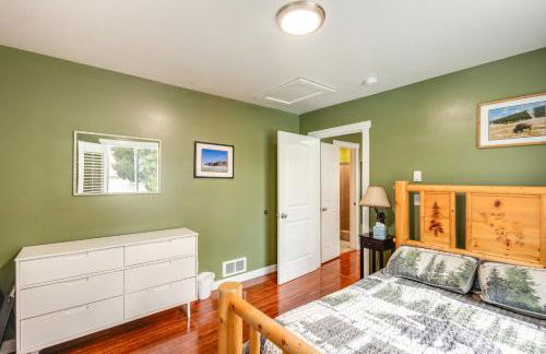 Deck with Hot Tub Ashton Cozy Cub Cabin - Foto 12