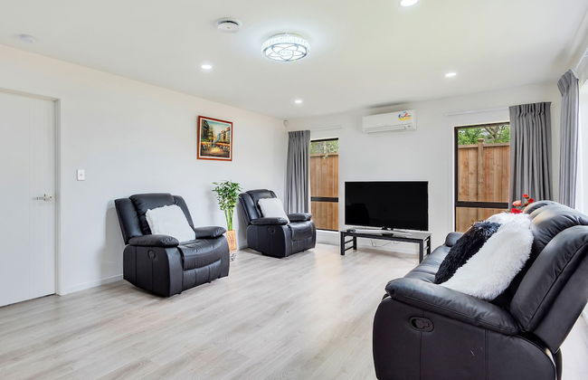 Superb Holiday Home near Airport - Foto 14