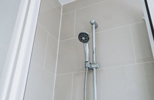 Modern & comfortable 4 bed house - Photo 38