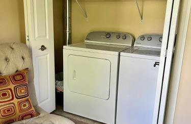 Mins to Blessing Hospital, Miss River, Country Club - Foto 8