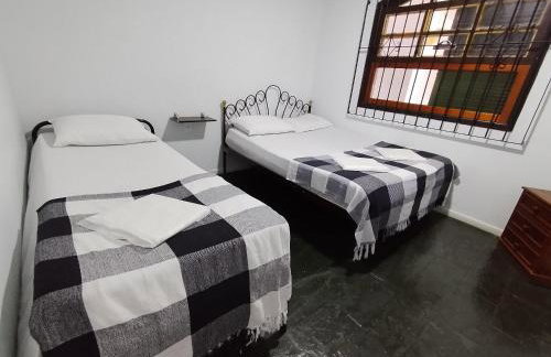 Cabo Frio, casa estilo colonial, ampla e confortável. - Foto 13