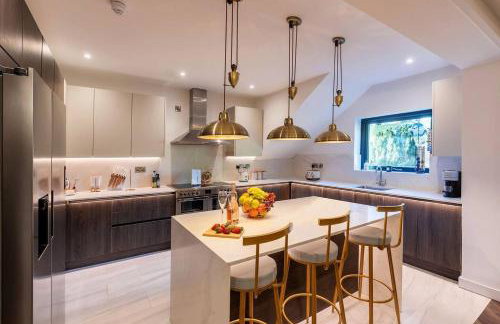 Lux Manor Sleeps 30 - Pool Sauna Hot Tub Cave - Foto 23