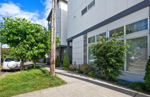 NEW! Central Ballard 3BR Townhome Fits 8 Free Parking AC Family Friendly - Foto 41