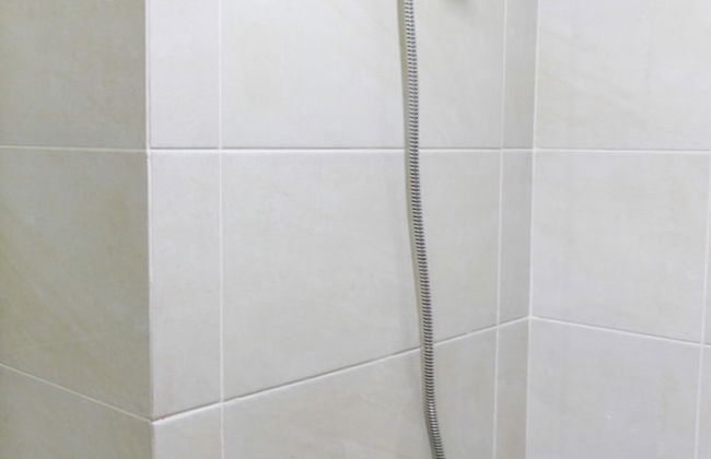 Cozy and Comfortable Studio (No Kitchen) Apartment at Mustika Golf Residence - Foto 14