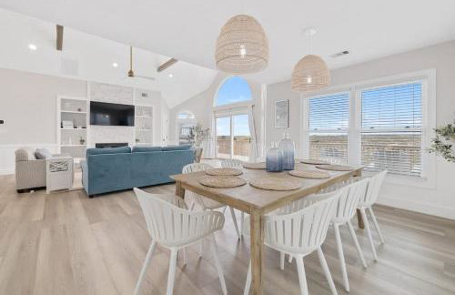 Elegant Updated Oceanfront Home with Pool & Hot Tub - Photo 39