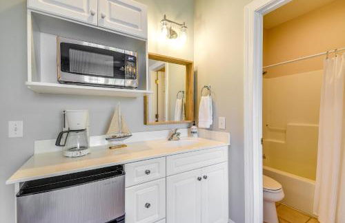 Spacious Southport Condo with Balcony! - Foto 24