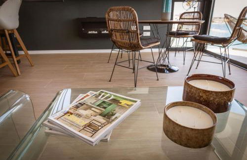 Modern sea front Sea Water - Photo 12