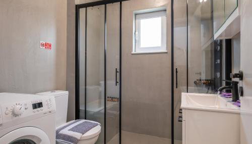 Kournas-sleeps8-parking-garden-pool-petfriendly - Foto 4, towels, Shower