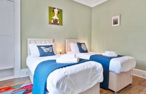Cozy with Character Vibrant Cottage Style Flat at Leith Links Park - Photo 4