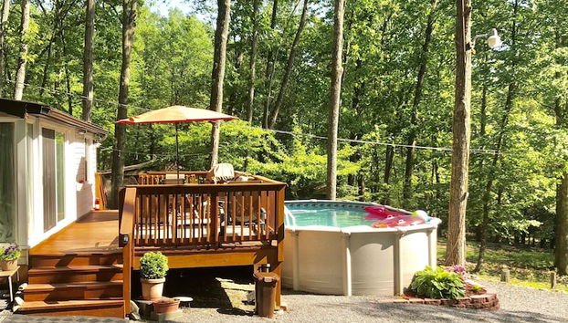 Pocono cabin with hot tub and private pool at Shawnee Mtn - Foto 2, Imagem principal