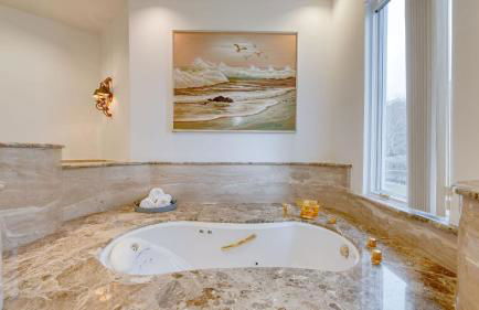 Bay Estate Luxe Waterfront Home w/ Private Pier, Main+guest House, Bay Views - Foto 44