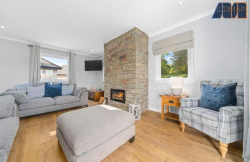 Large Family Home with Hot Tub or Jacuzzi, Log Burner - Foto 9