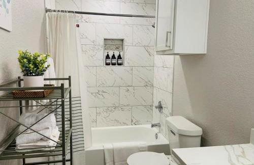 Family Modern Comfy Home in DFW - Foto 22