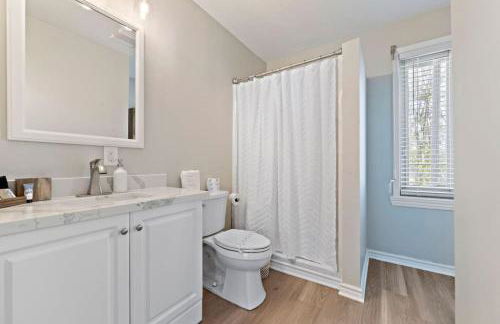 Sprawling estate with private pool and game room and guest house - Foto 18