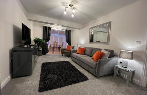 Cotswold apartment with private parking! - Foto 1