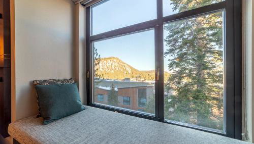 Updated Pet Friendly Monache Studio with Views! - Photo 4