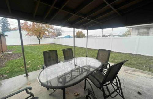 Charming Brick Home with bonus space & foosball - Foto 37