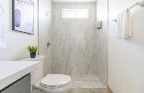 City Retreat Minutes to DT - Foto 38