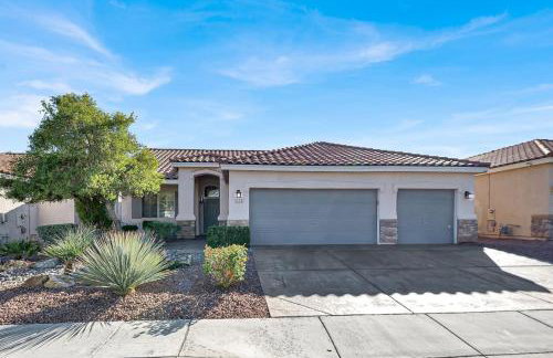 Lux 3BR Oasis Near Strip with Heated Pool and Jacuzzi - Photo 27