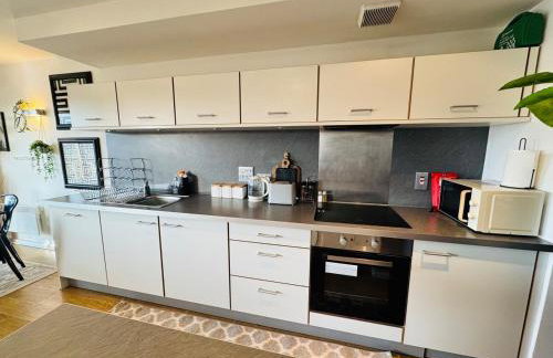 #12 Stylish Canalside Loft with Parking - Foto 45
