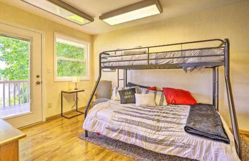 Lake House with Hot Tub - 1 Mi to Surf n Slide - Foto 29