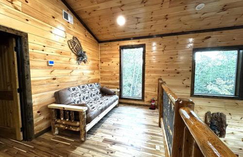 Luxe Cabin with Game Room, Hot Tub & Firepit - Foto 18