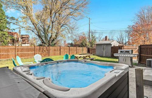 New! Warm & Cozy 3BR w/ Hot Tub, Firepit & BBQ! - Foto 1