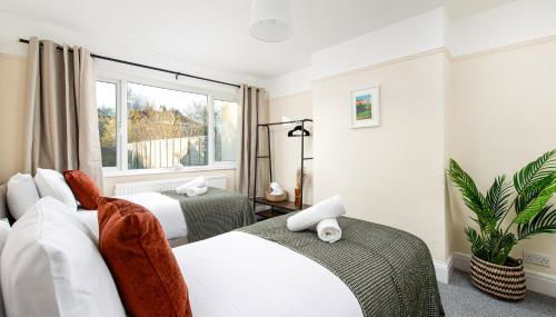 Long Stays-4bed house-Parking-By FabAccommodation - Foto 3, towels