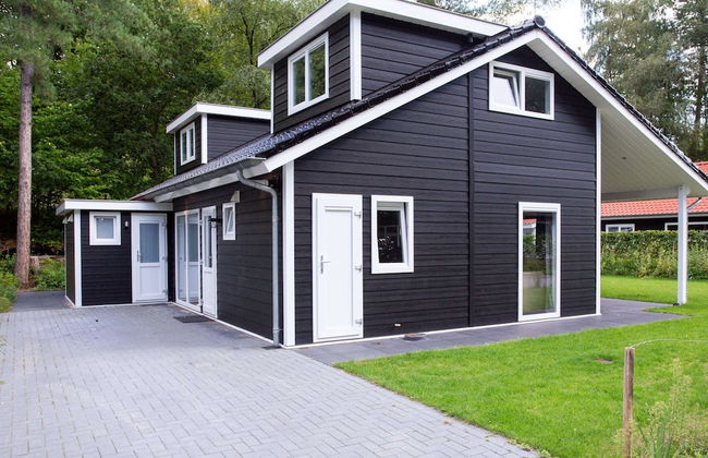 Beautiful House With Covered Terrace in Rhenen - Photo 1