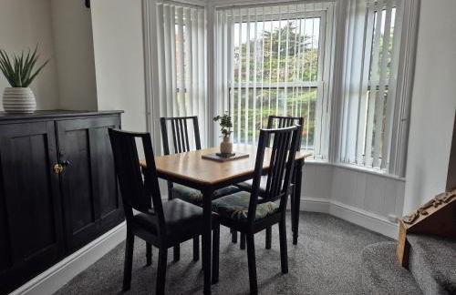 2 Bed Maisonette with Sofa Bed - Ideal for Groups #26C - Foto 24