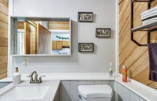 Quiet Lakefront Grand Rapids Cabin on 5 Acres - Foto 12