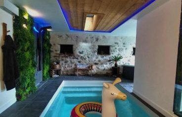 La Grange Piscine Indoor Pool and Spa Lake Annecy - Foto 1