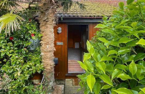 The Hut Hotel - Foto 1