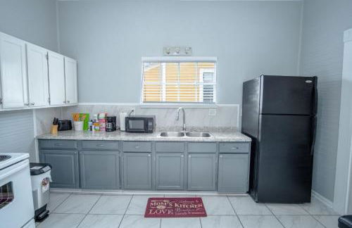 Stunning 2br/1ba Historic Pad Few Steps Downtown - Photo 40