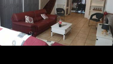 Belle maison avec petit jardin et cour à 10mn du très beau lac de sidiailles. - Foto 1