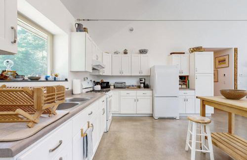 Secluded 2 BR Cottage with Private WandD, WiFi and Patio - Photo 7