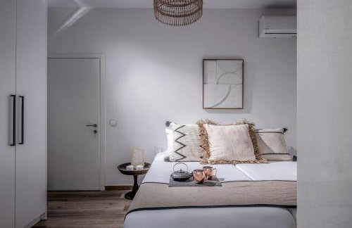 Khroma Luxury Suite 3- Beach front apartment - Photo 31