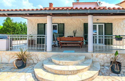 Holiday House Paula sa privatnim grijanim bazenom na mirnoj lokacija blizu mora - Foto 45